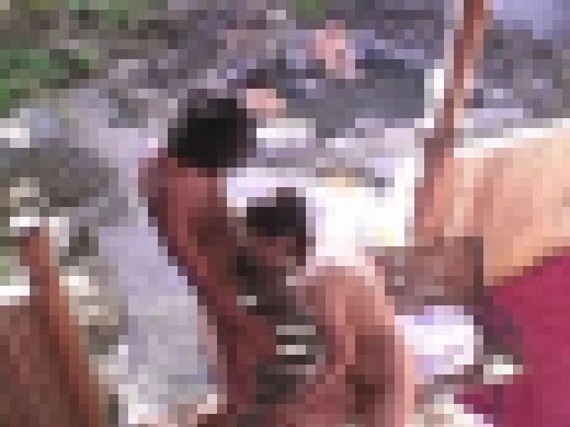 【ジャネス】公衆の面前でバレないようにこっそりハメル変態カップル #003 DFTA-052-03　サンプル画像2