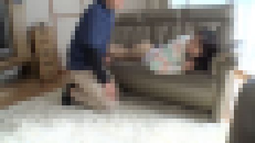 【素人】パイパン人妻と中出しセックス サンプル画像1