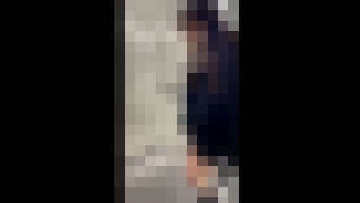 水色Tバック女性に男２人でエレベーター囲い痴漢　サンプル画像2