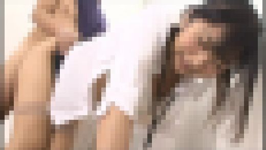 試着室で裾上げに夢中な美人販売員の目の前に勃起チ○ポ!File.3 サンプル画像2