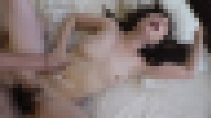 美肌の27歳介護士が初ハメ撮りでEカップを揺らしながら巨根で突かれて喘ぐ サンプル画像3