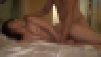 スレンダーな清楚系の20歳女子大生が初ハメ撮りで美乳を揺らして喘ぎまくり サンプル画像3