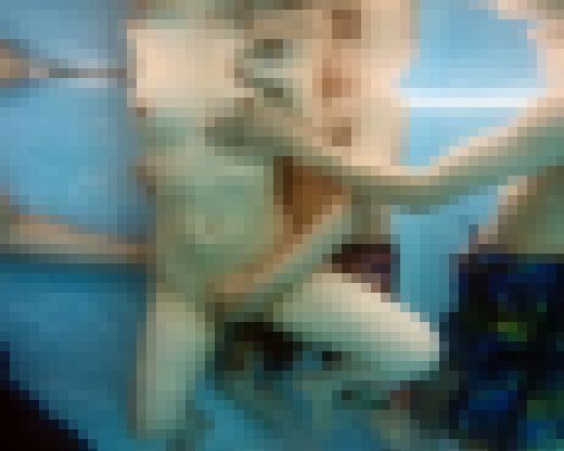 気の強そうな巨乳・デカ尻の競泳水着女を水中で囲って輪カン…水中で水着を剥ぎ取り・強＠制フェラ・チンポぶち込み無断中出し【個撮】　サンプル画像2