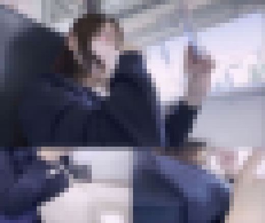 電車お触り21 坂道系のグループにいそうなS級美女がおっぱいと股間を触られまくってます　サンプル画像1