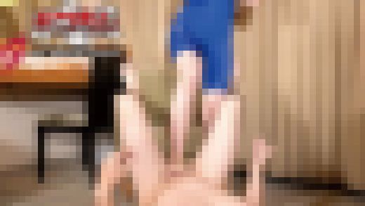 競泳水着高身長痴女の佳奈ちん玉破壊電気アンマ＆睾丸爆烈マッサージ　サンプル画像3