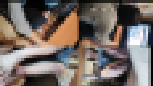 翼ちゃんのネットカフェで机の下で密かに足コキ生足VOL2フィニッシュ編 サンプル画像2
