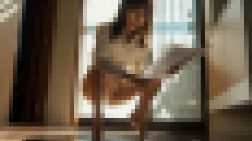 【AIミニスカOL】タイトミニスカ姿の敏腕女上司が一瞬の油断をした瞬間 サンプル画像1