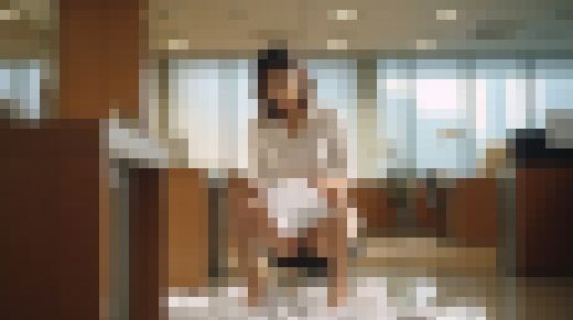 【AIミニスカOL】タイトミニスカ姿の敏腕女上司が一瞬の油断をした瞬間 サンプル画像2