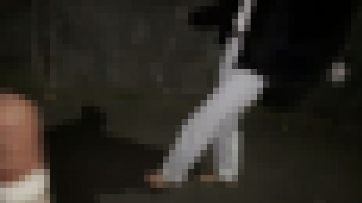 【完全裸足】第41弾！裸足で夜の街中を歩く女性 part1　サンプル画像1