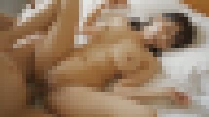 色白Fカップの29歳人妻が他人棒で突かれて美巨乳を揺らして喘ぐ　サンプル画像3