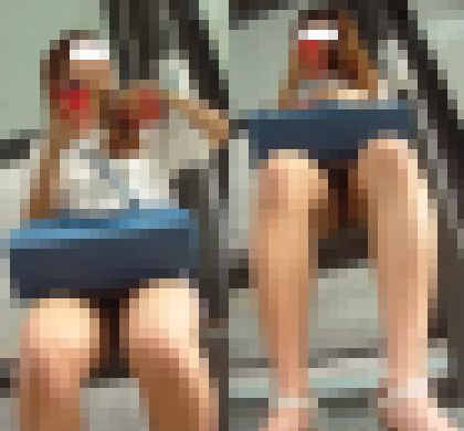 【FHD高画質】スマホに夢中で脚を広げすぎ！　サンプル画像1