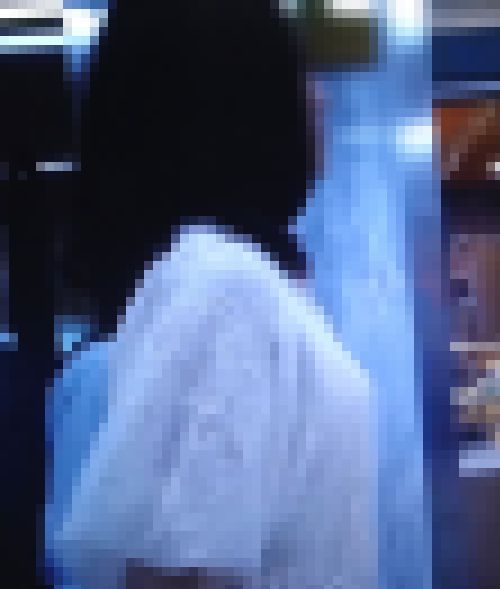 美人お姉さんの微乳の膨らみがイヤらしい　サンプル画像2