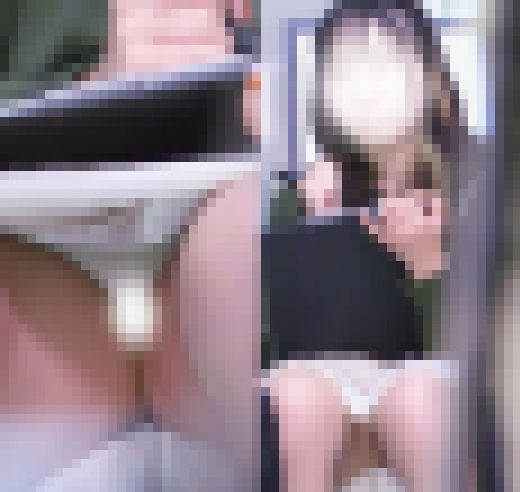 「こんなのが見たいんですかぁ?」白いパンツと凍てつく舌打ち シコってもいいですか? サンプル画像3