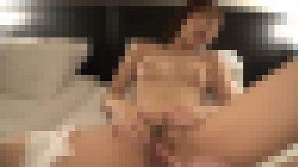 真っ白な美脚の25歳アパレル店員が初ハメ撮りで挿入後に何度も絶頂　サンプル画像2