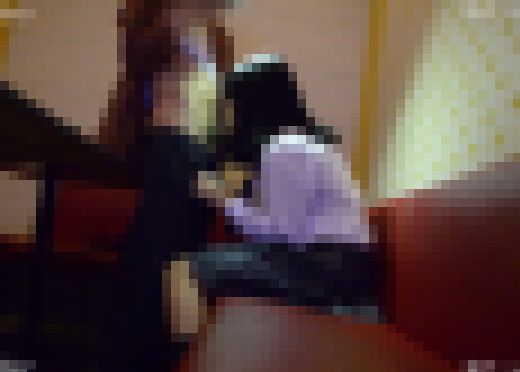 【個撮】カラオケで制服娘が サンプル画像2