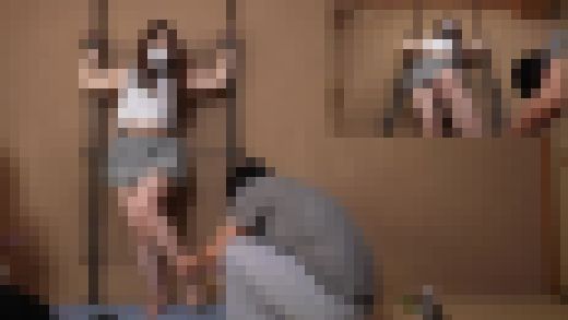 ずーーーっとフラダンスを踊ってるかのように足腰を揺らして耐えようとするデカ尻お姉さん（完全オリジナル）　サンプル画像1