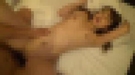 美乳の22歳フリーターが初ハメ撮りで激しく突かれてマン汁を溢れさせる サンプル画像3