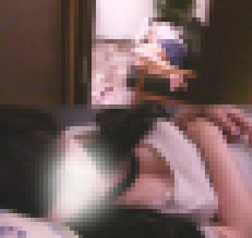 すやぁなGカップお姉さん バレないようにこっそりとパンツを・・・ サンプル画像1