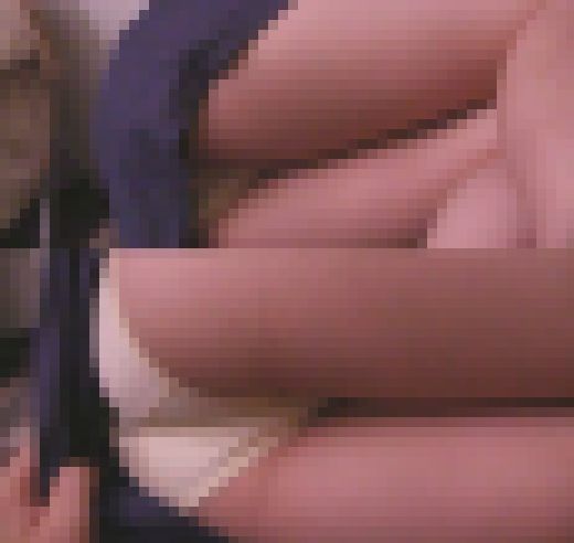 すやぁなGカップお姉さん バレないようにこっそりとパンツを・・・ サンプル画像2