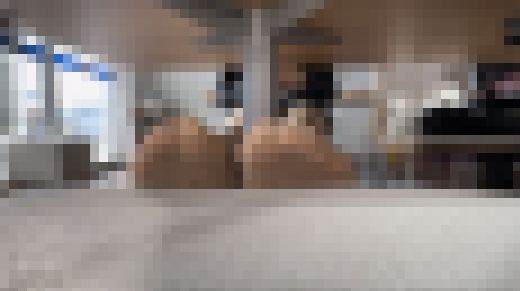 【4K高画質】超高画質スマホで同僚OLパンスト&パンチラを超接写!パート2 サンプル画像1
