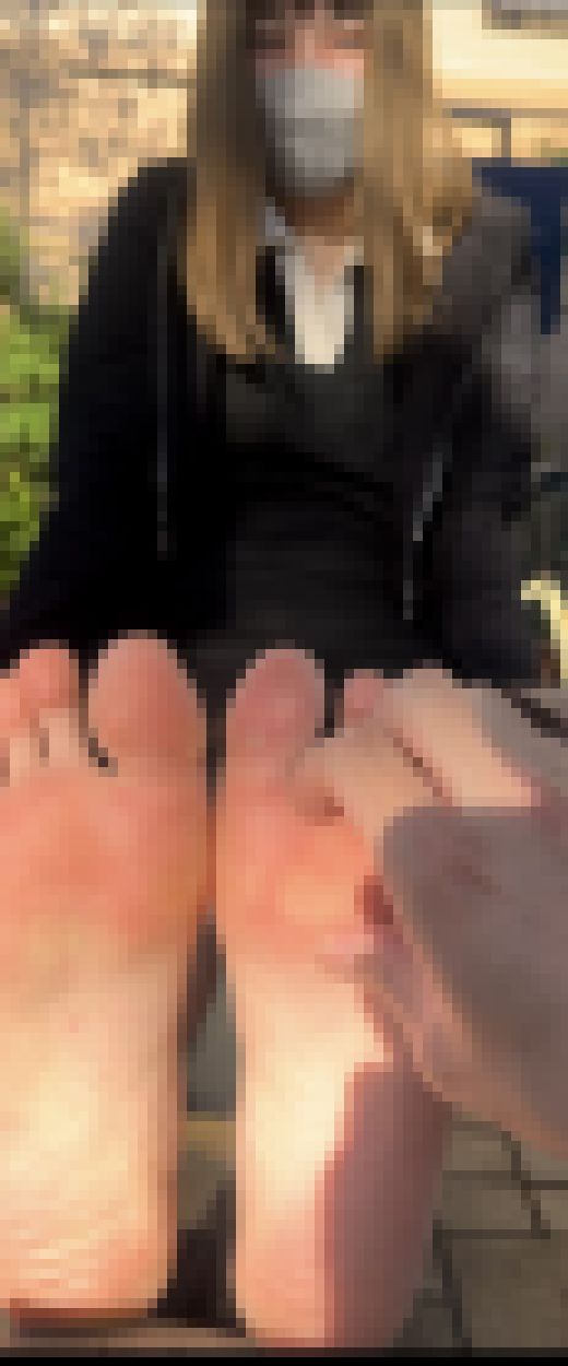 ギャル系美女、激弱24.5cm足裏くすぐり！5分14秒　サンプル画像1