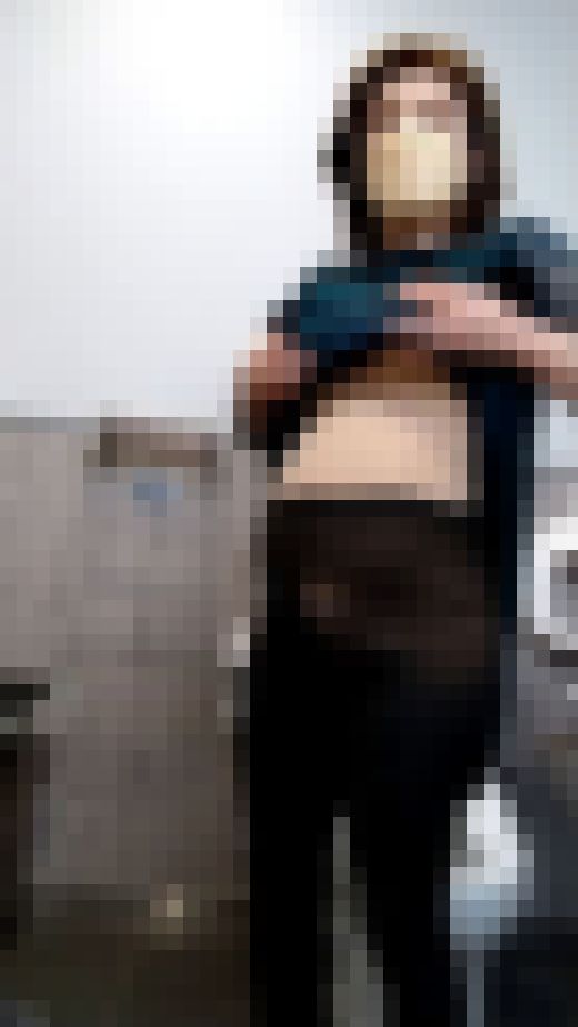 【女装】妊婦女装でパーティドレスを着用しオナニー　サンプル画像1