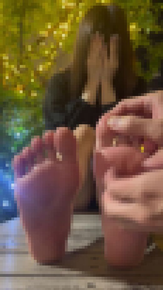 清楚系美女24.5cm激弱足裏、膝くすぐり！5分1秒　サンプル画像2