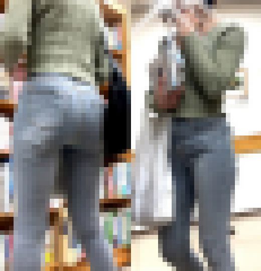 デニム逆さという奇跡 史上最高のまん丸デカ尻スキニー 【街中風景098】　サンプル画像2