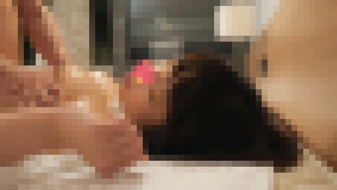 【個人撮影】【１８才ぶっ壊れ】Ｇカップ鬼カワ美少女18才がオイルまみれで生チンポIN！おっさんデカチンポで身体をのけ反らせて絶頂しまくり中出し個人撮影　サンプル画像9