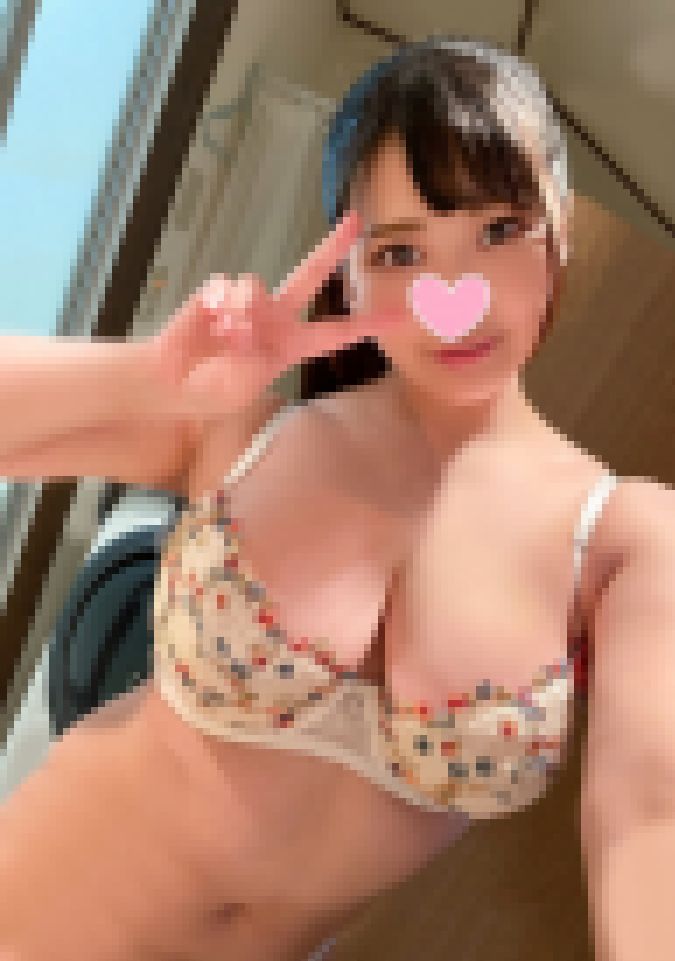 ★6ms限定４K個撮★【緊急エロ事態宣言】アイドル顔?爆乳G cup理系女子１９才！ ナンパして部屋に連れ込み！完全合意で種付けしまくってきた！全身性感帯で痙攣イキ連発SEX【個人撮影乱交】　無料画像5