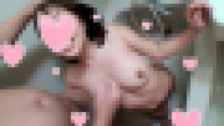 【3P乱交・個人撮影】人妻の性的好奇心は半端ない！欲求不満ママ ことねちゃん?もう戻れないっ！初めて見るグロテスク巨大チンポに嬉しそうにヨガリ狂っていくどすけべママさんを中出し調教乱交し　サンプル画像6