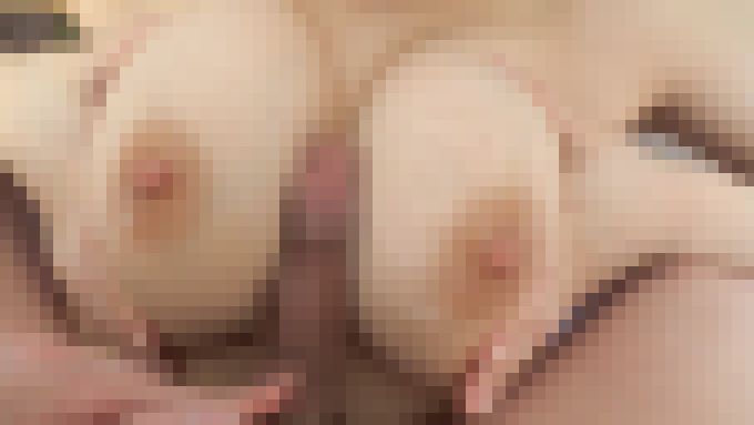 【完全素人】【顔出しNG】１８歳Gカップ彼女の妹と禁断のパイズリ撮影！柔らかさと弾力も兼ね備えたハイレベルなフレッシュおっぱいに挟射！　サンプル画像7