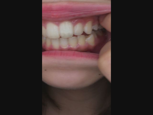 口内・綺麗なお口の中からでる唾液をM男がごくりと飲み干す!!　サンプル画像03