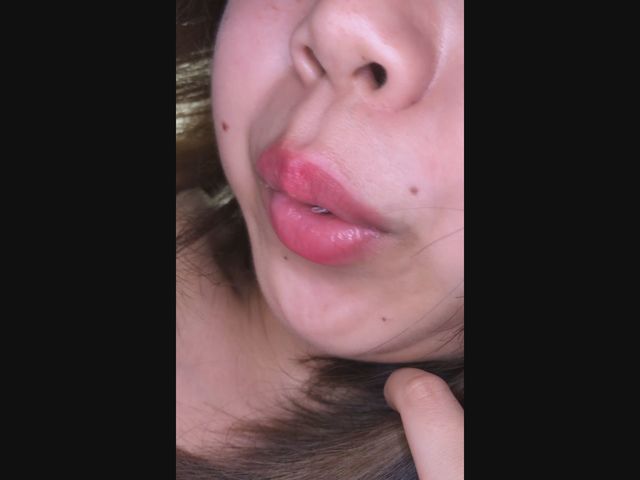 口内・綺麗なお口の中からでる唾液をM男がごくりと飲み干す!!　サンプル画像10