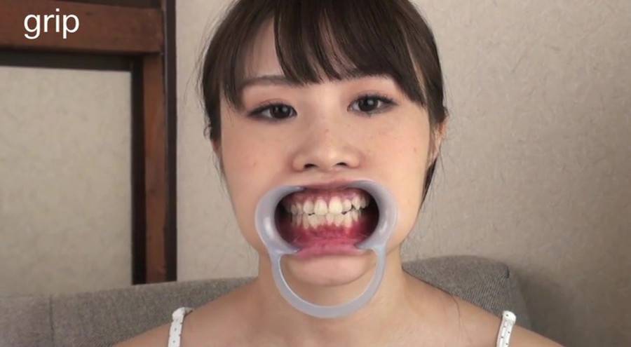 咀嚼唾吐き!M男虐待 唾吐き回数109発 牧野絵里　サンプル画像04