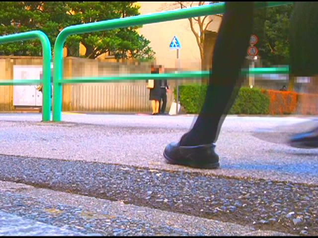 【復刻版】三つ折り白ソックスとストラップシューズがイモムシを踏み潰す!(後編)　サンプル画像07
